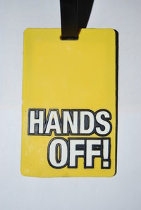 Luggage tag HANDS OFF! in yellow